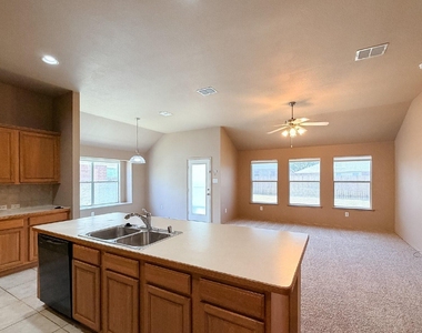 633 Canoe Way - Photo Thumbnail 8