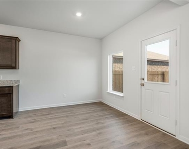 1137 Tempe Lane - Photo Thumbnail 3