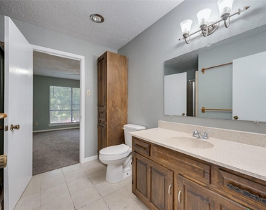 209 N Saint Johns Drive - Photo Thumbnail 16