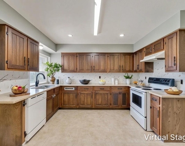 209 N Saint Johns Drive - Photo Thumbnail 3