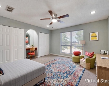 209 N Saint Johns Drive - Photo Thumbnail 5