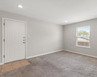 2016 Paisley Drive - Photo Thumbnail 5