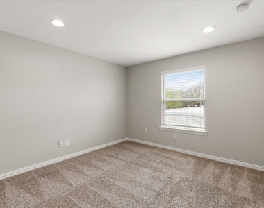 2016 Paisley Drive - Photo Thumbnail 10