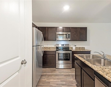 1005 Dawson Street - Photo Thumbnail 1
