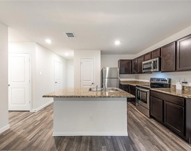 1005 Dawson Street - Photo Thumbnail 3