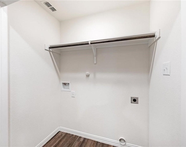 1005 Dawson Street - Photo Thumbnail 20