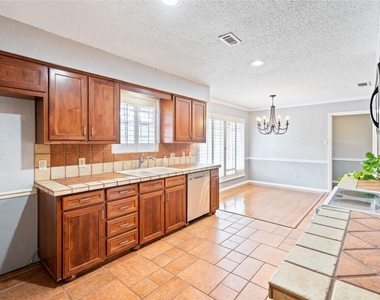 8921 Crosswind Drive - Photo Thumbnail 15
