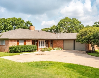 8921 Crosswind Drive - Photo Thumbnail 2