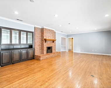 8921 Crosswind Drive - Photo Thumbnail 9