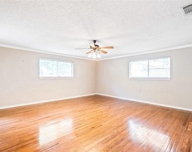 8921 Crosswind Drive - Photo Thumbnail 16