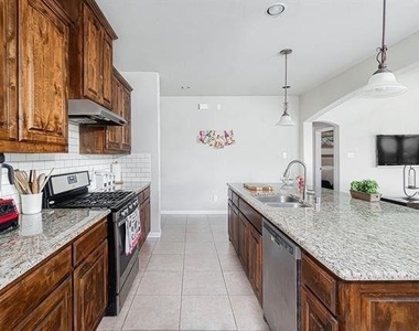 10821 Patton Drive - Photo Thumbnail 6