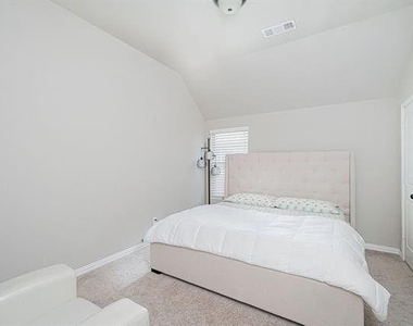 10821 Patton Drive - Photo Thumbnail 4