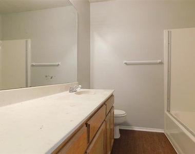2214 Bernard Street - Photo Thumbnail 8