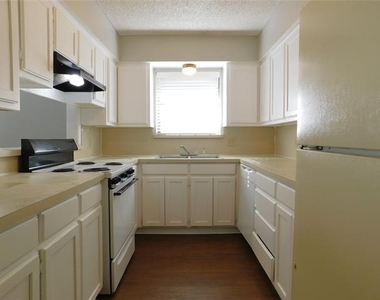 2214 Bernard Street - Photo Thumbnail 5