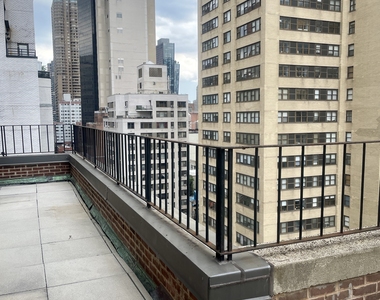 East 38th St / Lexington - Photo Thumbnail 2