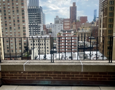 East 38th St / Lexington - Photo Thumbnail 1