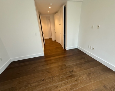 222 East 44th Street - Photo Thumbnail 10