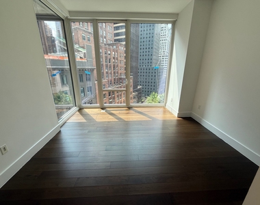 222 East 44th Street - Photo Thumbnail 4