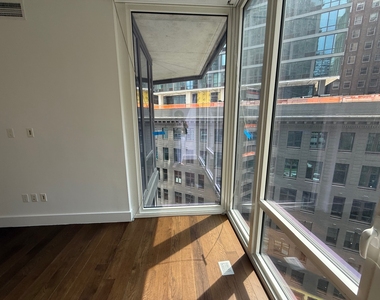 222 East 44th Street - Photo Thumbnail 8