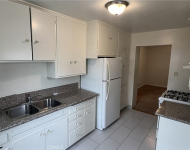 500 N Los Robles Avenue - Photo Thumbnail 5