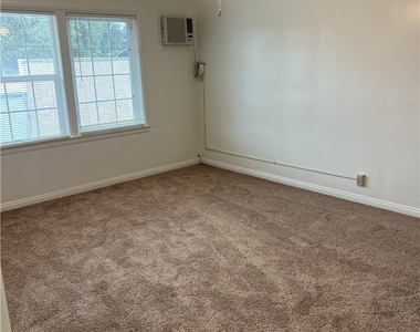 500 N Los Robles Avenue - Photo Thumbnail 9