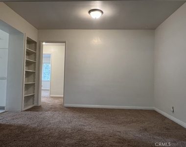 500 N Los Robles Avenue - Photo Thumbnail 3