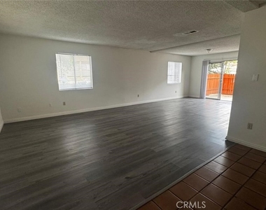 415 S Orange Ave #a - Photo Thumbnail 2