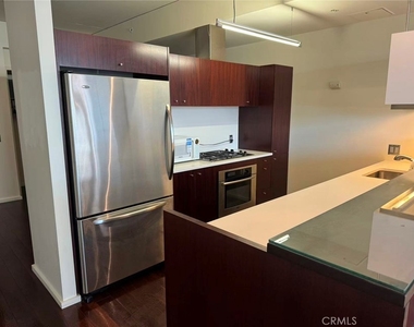 1155 S Grand Avenue - Photo Thumbnail 3