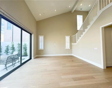 105 Green Rdg - Photo Thumbnail 1