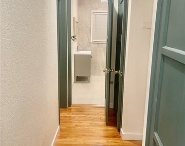5758 Vineland Avenue - Photo Thumbnail 14