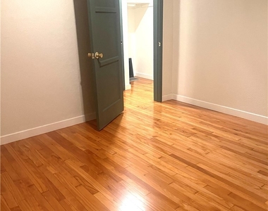 5758 Vineland Avenue - Photo Thumbnail 22