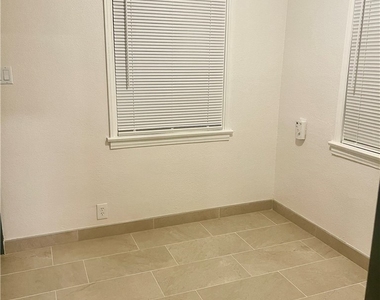 5758 Vineland Avenue - Photo Thumbnail 16