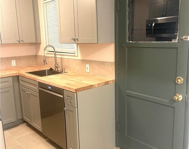5758 Vineland Avenue - Photo Thumbnail 1