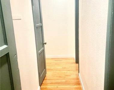 5758 Vineland Avenue - Photo Thumbnail 10