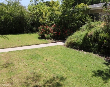 18616 Lassen Street - Photo Thumbnail 2