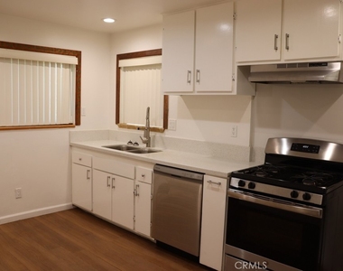 18616 Lassen Street - Photo Thumbnail 5