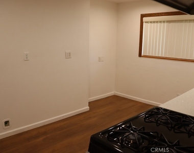 18616 Lassen Street - Photo Thumbnail 36