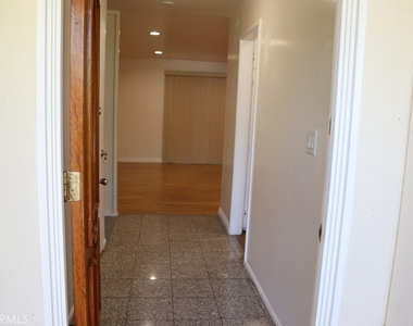 18616 Lassen Street - Photo Thumbnail 7