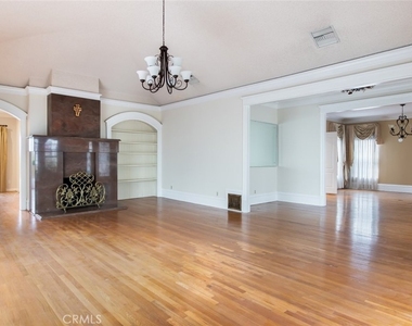 314 W Kenneth Road - Photo Thumbnail 6