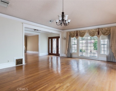 314 W Kenneth Road - Photo Thumbnail 5