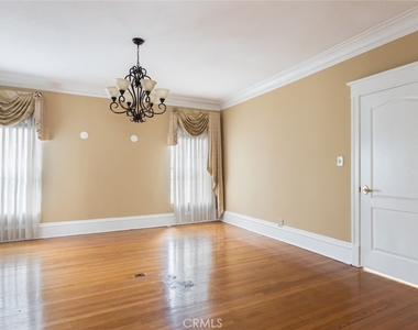 314 W Kenneth Road - Photo Thumbnail 9