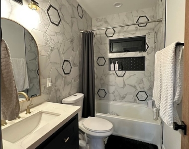 5125 Rockland - Photo Thumbnail 5
