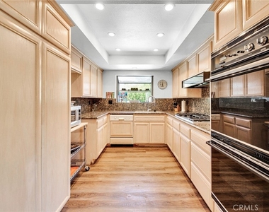21900 Marylee Street - Photo Thumbnail 7