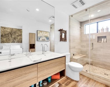 21900 Marylee Street - Photo Thumbnail 6