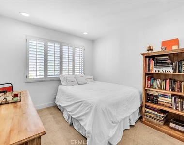 21900 Marylee Street - Photo Thumbnail 15