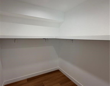 14165 Erwin Street - Photo Thumbnail 5