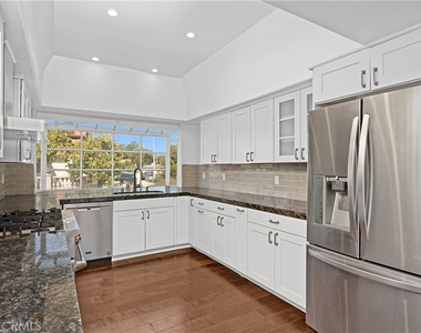 23900 Berdon Street - Photo Thumbnail 4