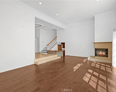 23900 Berdon Street - Photo Thumbnail 10