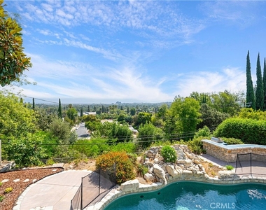 23900 Berdon Street - Photo Thumbnail 2