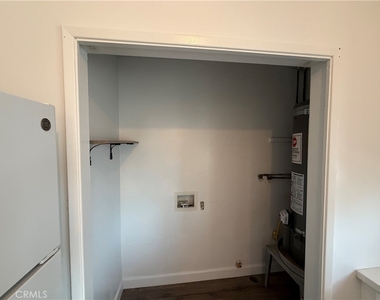 1023 W 19th Street - Photo Thumbnail 10